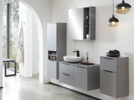 Foto Bad Alessio in platingrau. Kombination SPS, WBU, Highboard